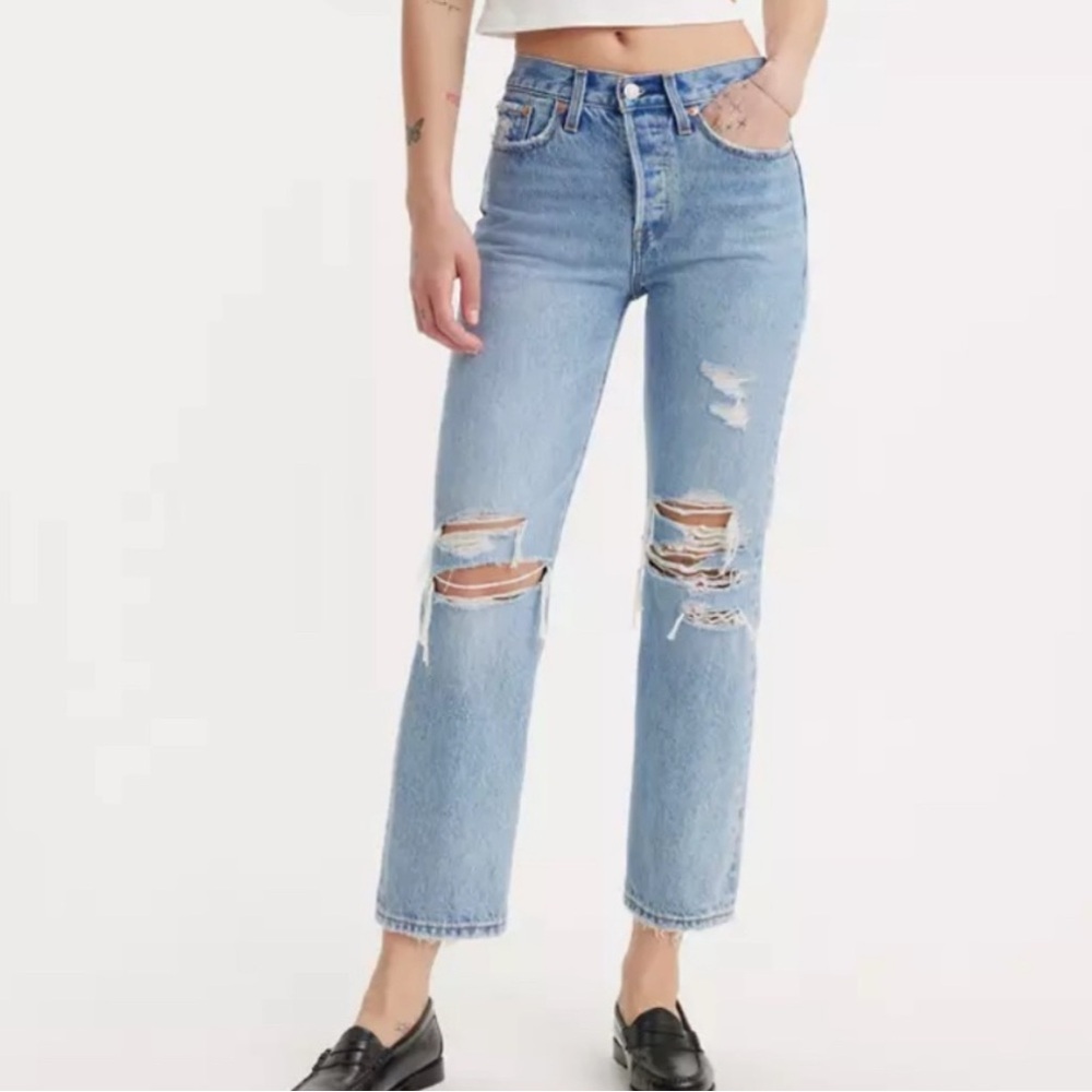 Levi’s size 28- Wedgie Straight leg- Distressed Blue Jeans